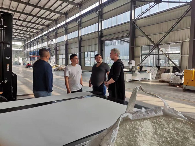 Customers visit the factory Customers visit the factory